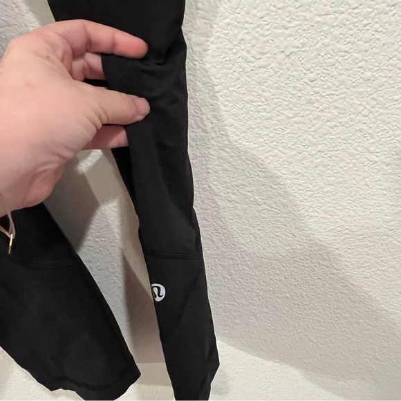 Lululemon black leggings size 4 with side leg pockets back pocket and panels - Picture 3 of 13